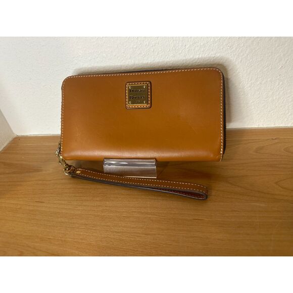 Dooney & Bourke Handbags - Dooney & Bourke Natural Beacon Vachetta Leather Zip Around Wallet EUC